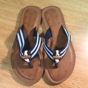 NWOT Nautica padded flip flops